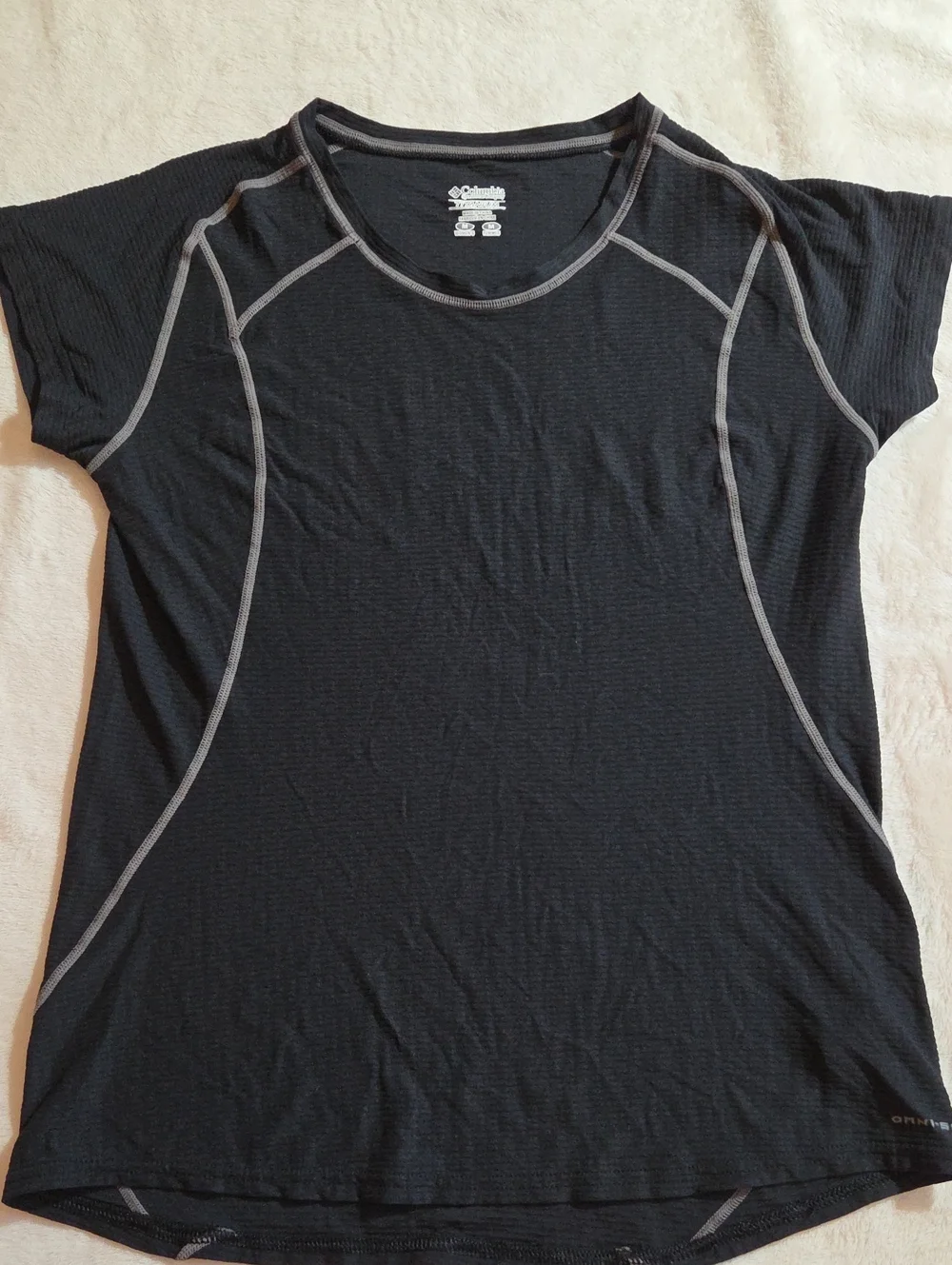 Columbia Black Short-Sleeve Active Tee with Gray Contrast Seams
